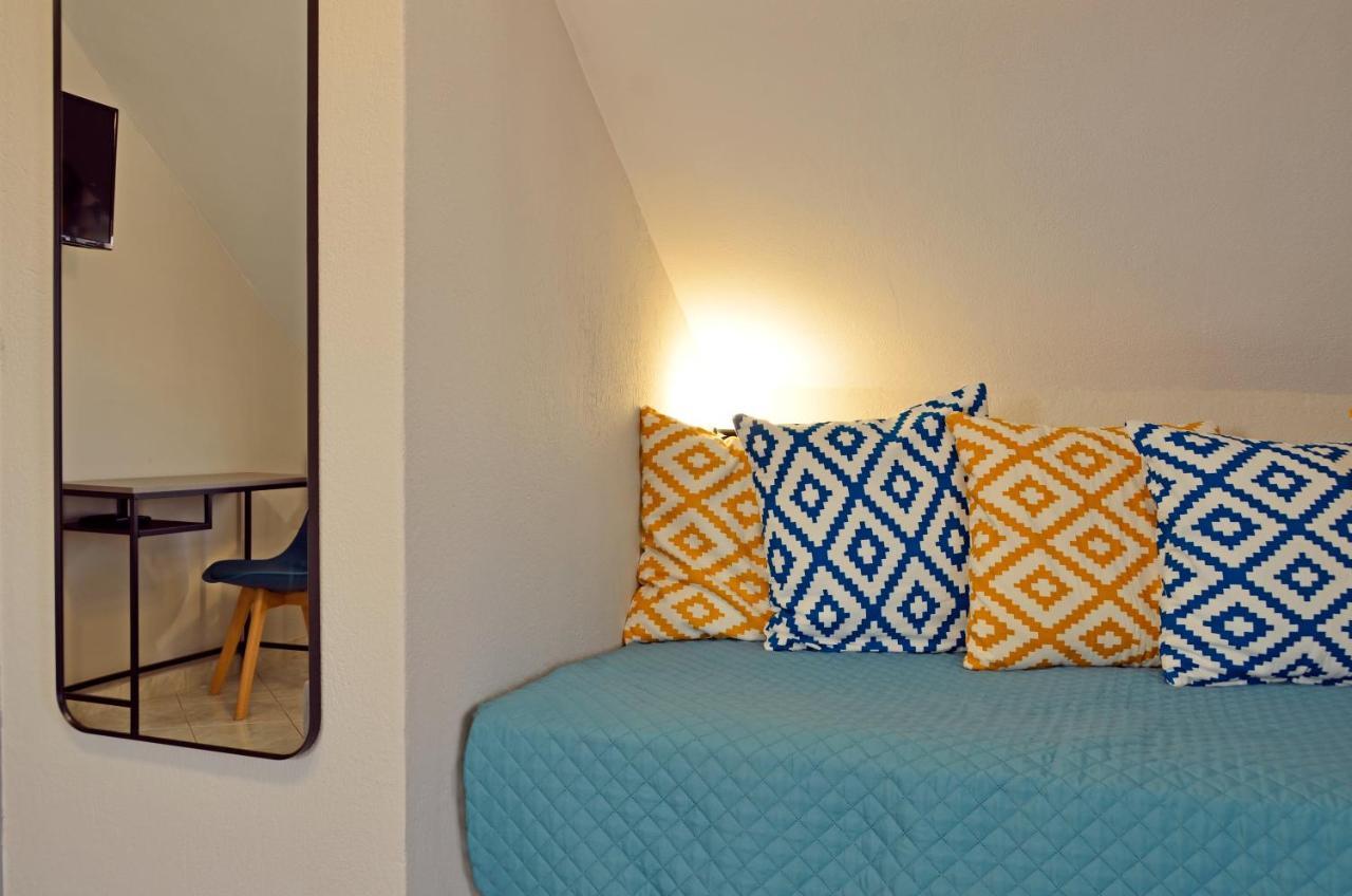 Joya Ofrynio Stylish Suites Ofrínion エクステリア 写真